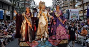 Un momento del desfile folclórico