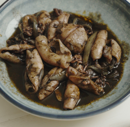 Calamares en su tinta